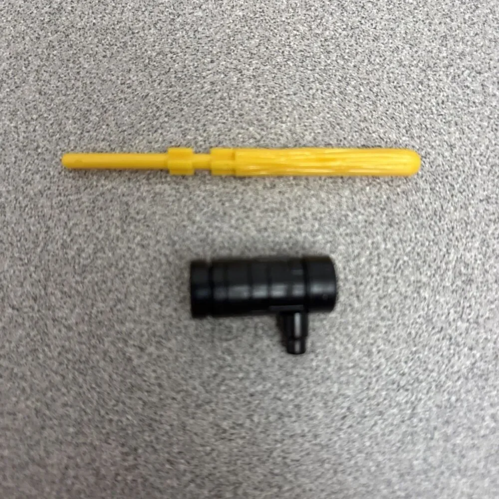 2005 Hasbro Transformers‎ Evolution of a Hero Bumblebee Missile & Launcher Parts